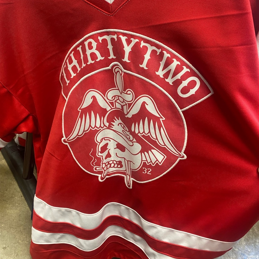Thirty two jersey Large
